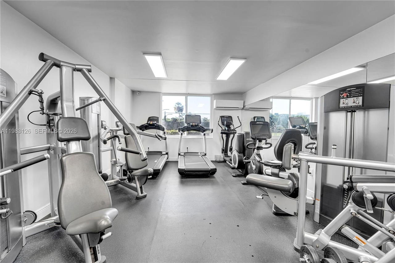 Real estate property located at 919 Hillcrest Dr #704, Broward, Hillcrest East No 20 Cond, Hollywood, FL