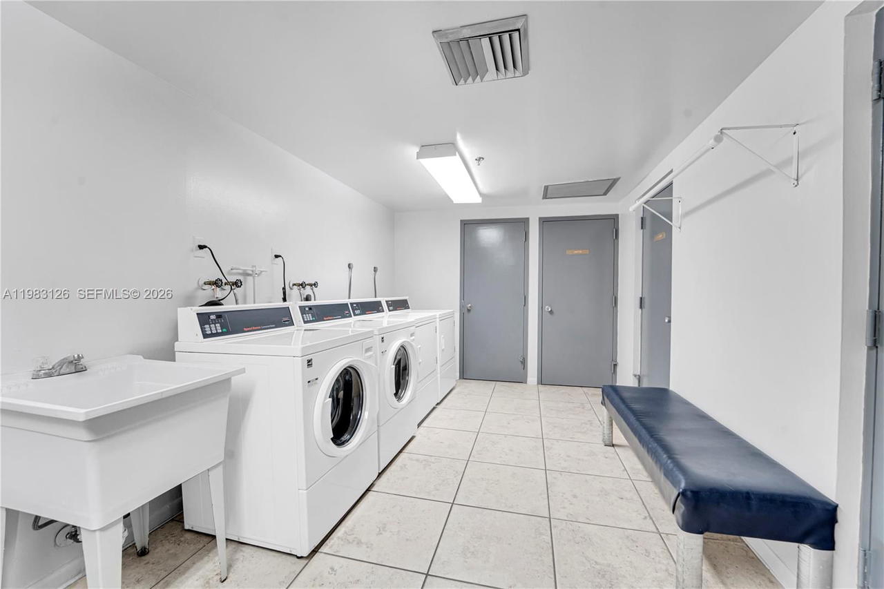 Real estate property located at 919 Hillcrest Dr #704, Broward, Hillcrest East No 20 Cond, Hollywood, FL
