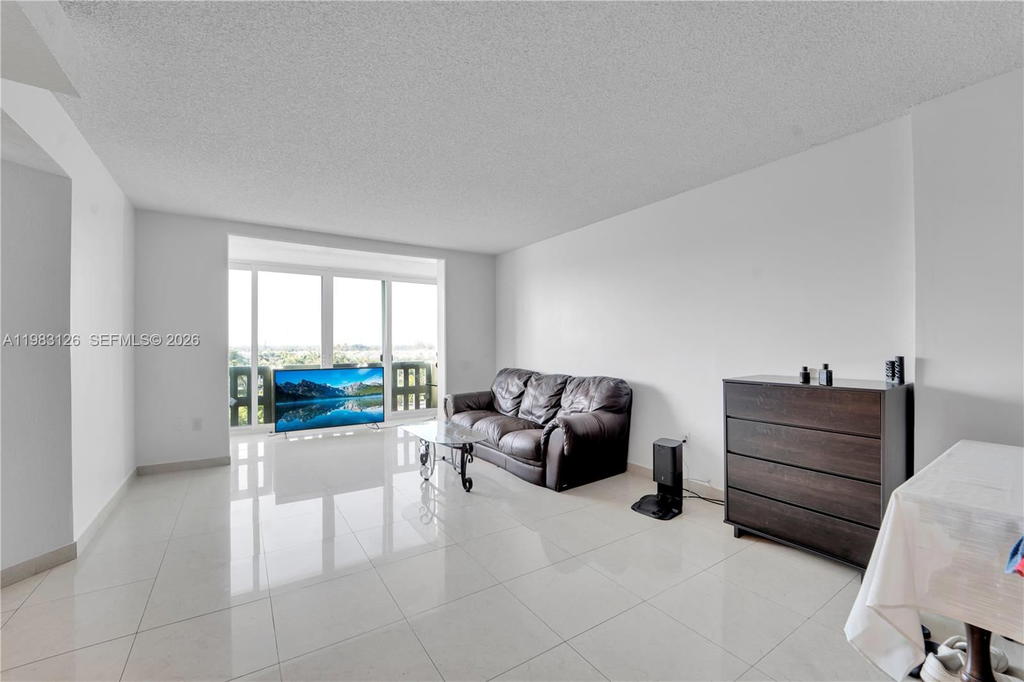 Real estate property located at 919 Hillcrest Dr #704, Broward, Hillcrest East No 20 Cond, Hollywood, FL