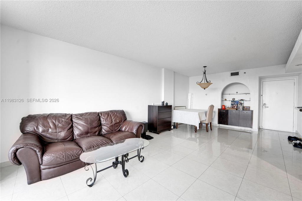 Real estate property located at 919 Hillcrest Dr #704, Broward, Hillcrest East No 20 Cond, Hollywood, FL