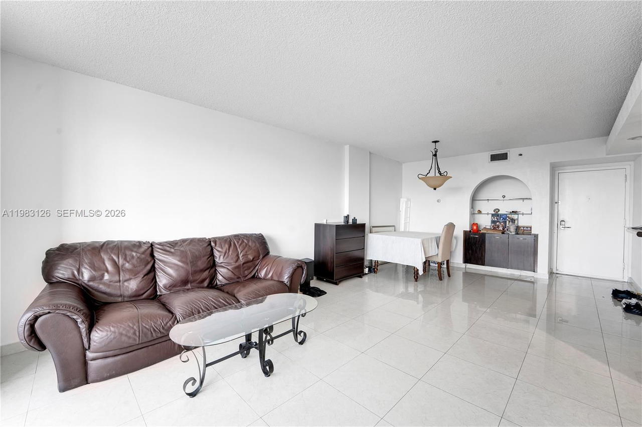Real estate property located at 919 Hillcrest Dr #704, Broward, Hillcrest East No 20 Cond, Hollywood, FL