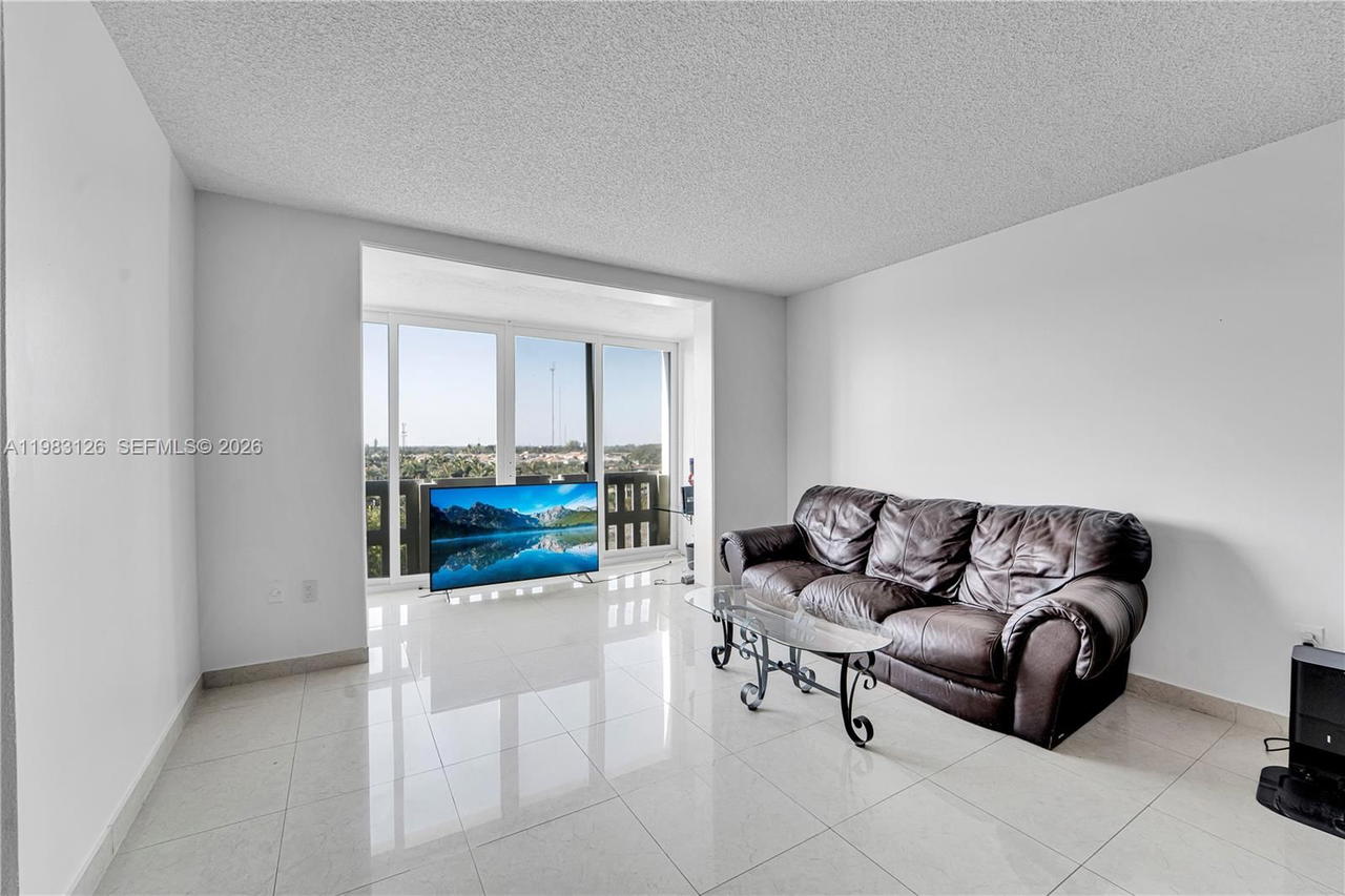 Real estate property located at 919 Hillcrest Dr #704, Broward, Hillcrest East No 20 Cond, Hollywood, FL