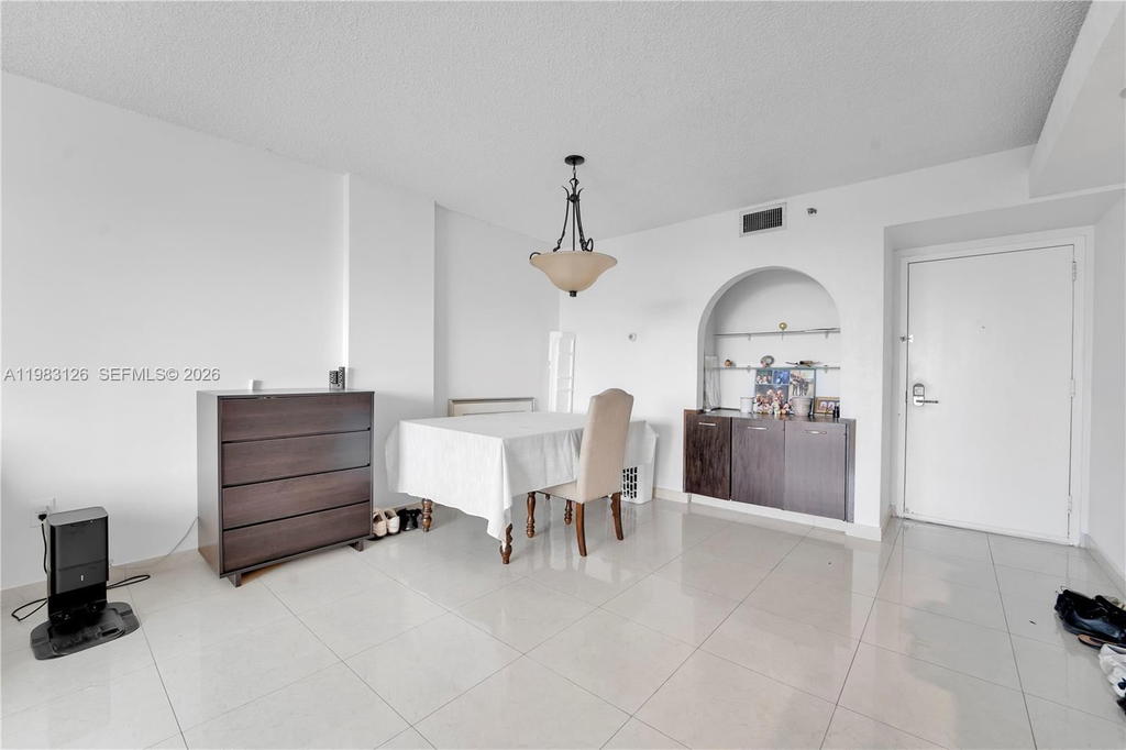 Real estate property located at 919 Hillcrest Dr #704, Broward, Hillcrest East No 20 Cond, Hollywood, FL