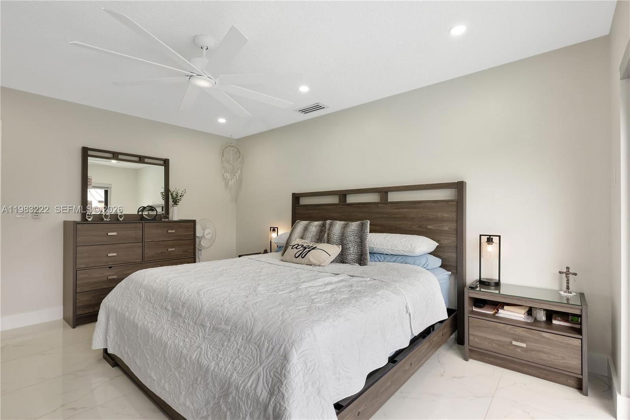 Real estate property located at 14563 172nd Ln, Miami-dade, Majestic Homes, Miami, FL