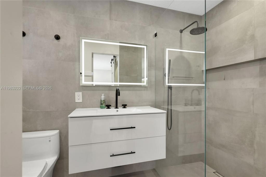 Real estate property located at 14563 172nd Ln, Miami-dade, Majestic Homes, Miami, FL