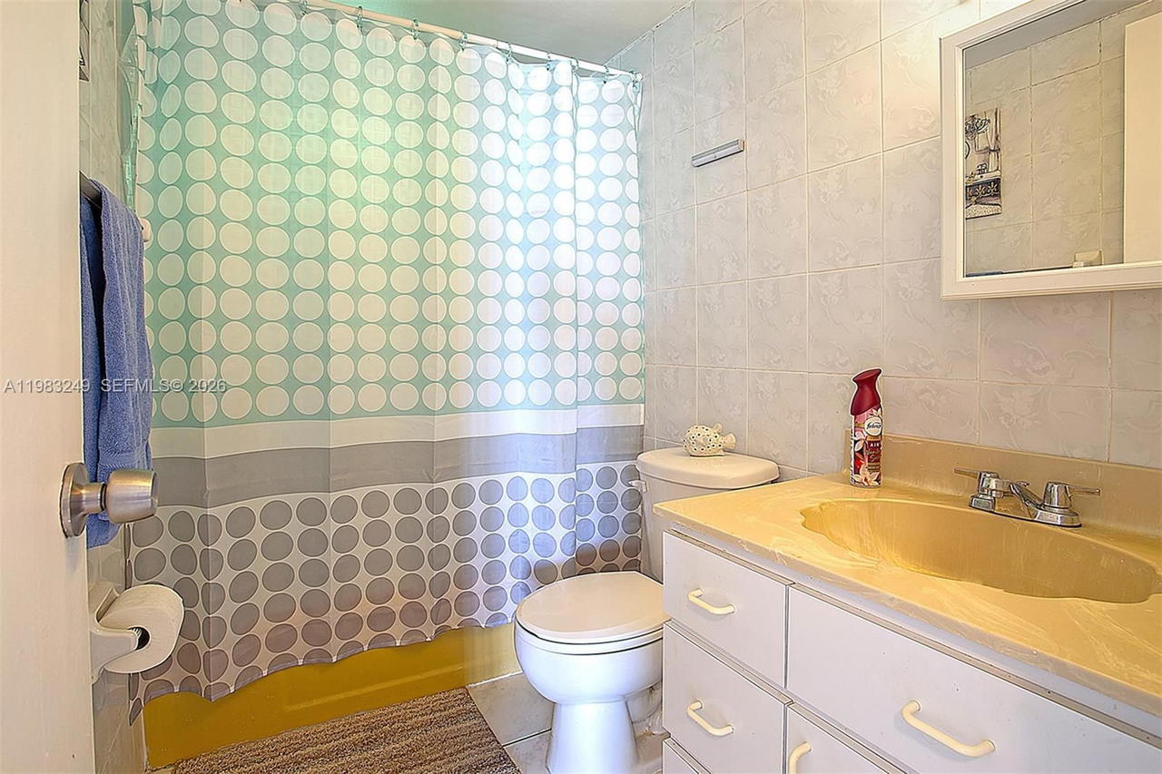 Real estate property located at 1530 2nd St #405, Miami-dade, Villa Del Sol Condo, Miami, FL