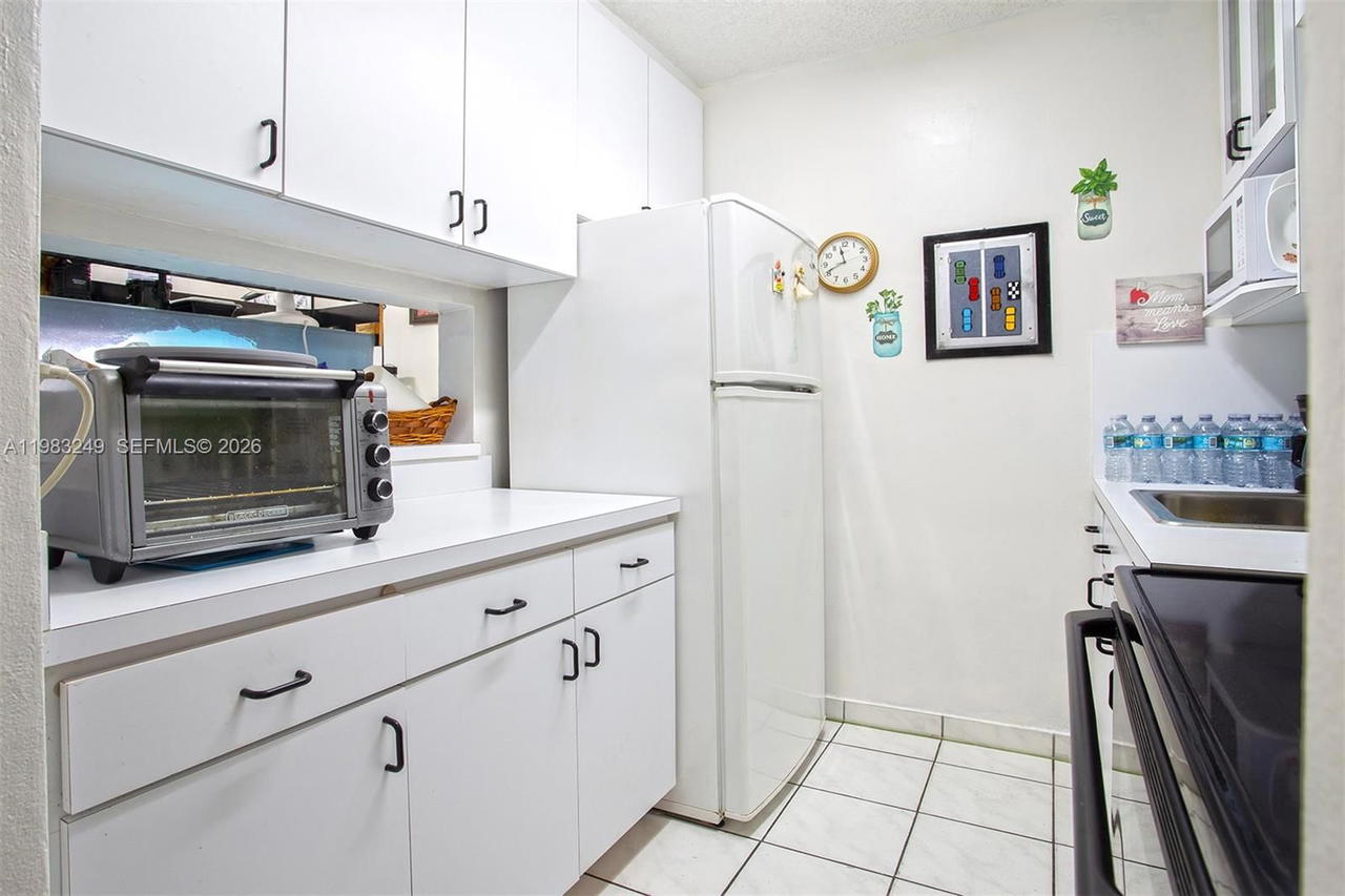 Real estate property located at 1530 2nd St #405, Miami-dade, Villa Del Sol Condo, Miami, FL