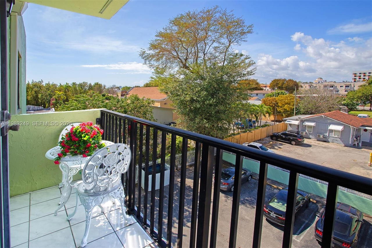 Real estate property located at 1530 2nd St #405, Miami-dade, Villa Del Sol Condo, Miami, FL