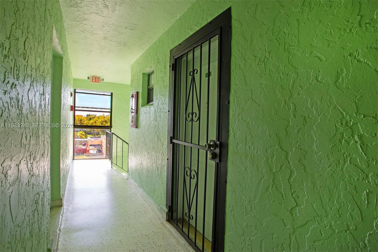 Real estate property located at 1530 2nd St #405, Miami-dade, Villa Del Sol Condo, Miami, FL