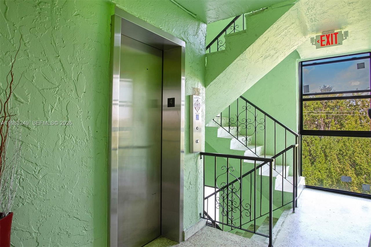 Real estate property located at 1530 2nd St #405, Miami-dade, Villa Del Sol Condo, Miami, FL
