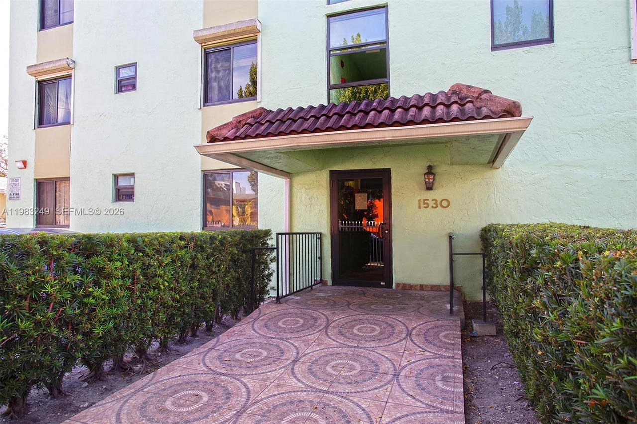 Real estate property located at 1530 2nd St #405, Miami-dade, Villa Del Sol Condo, Miami, FL