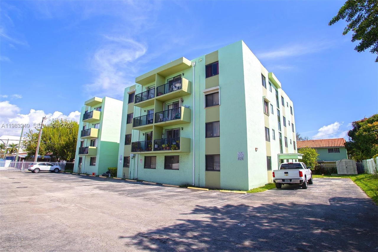 Real estate property located at 1530 2nd St #405, Miami-dade, Villa Del Sol Condo, Miami, FL