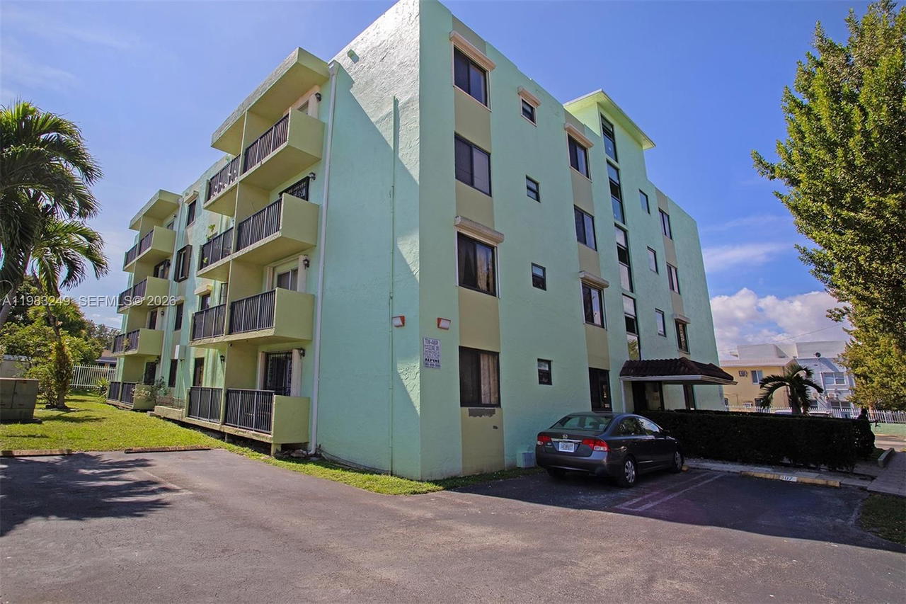 Real estate property located at 1530 2nd St #405, Miami-dade, Villa Del Sol Condo, Miami, FL