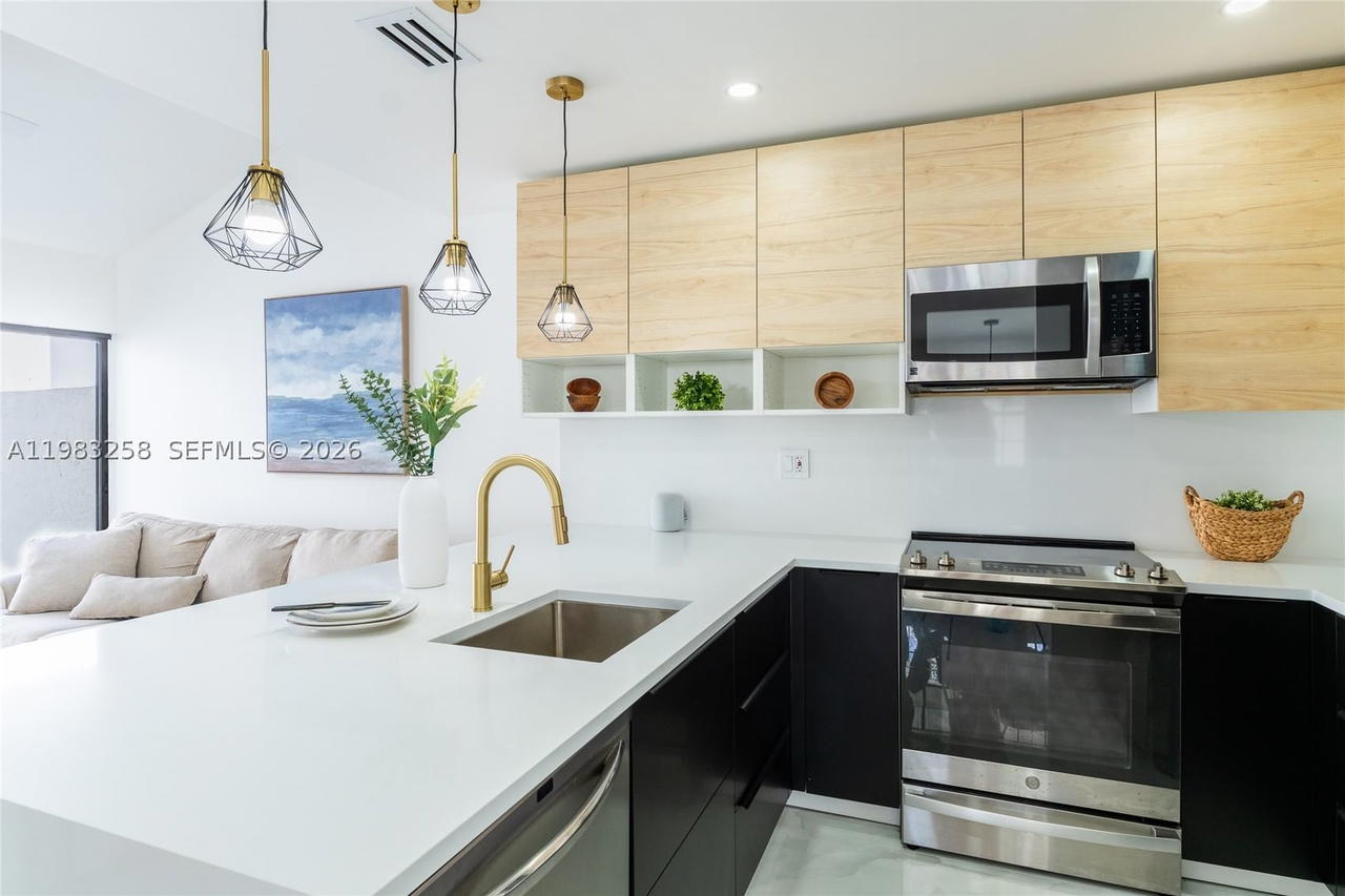 Real estate property located at 21204 Harbor Way #122-12, Miami-dade, Costain Villas Harbor Vil, Aventura, FL