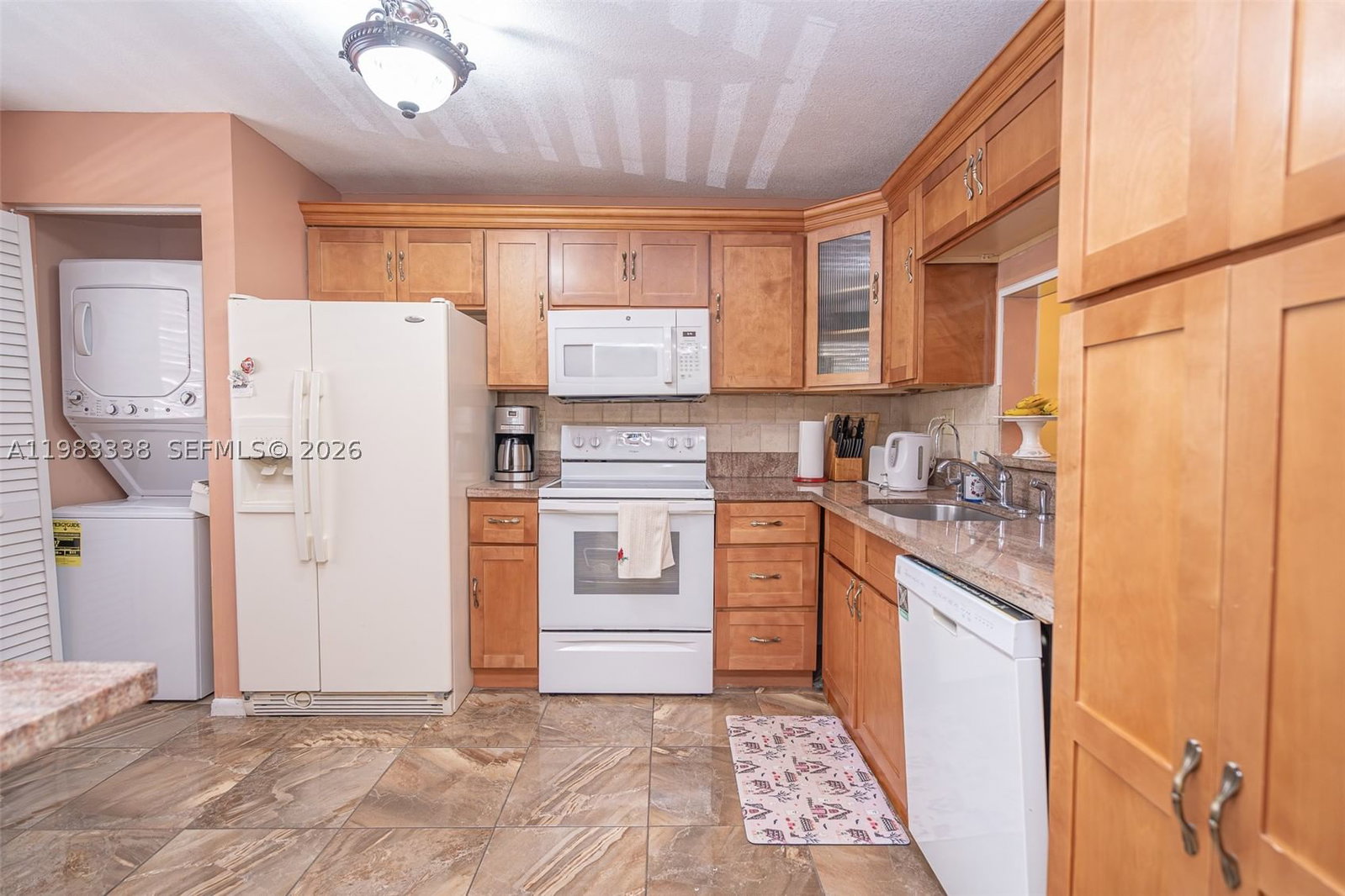 Real estate property located at 1000 Colony Point Cir #203, Broward, Colony Point 2 Condo, Pembroke Pines, FL