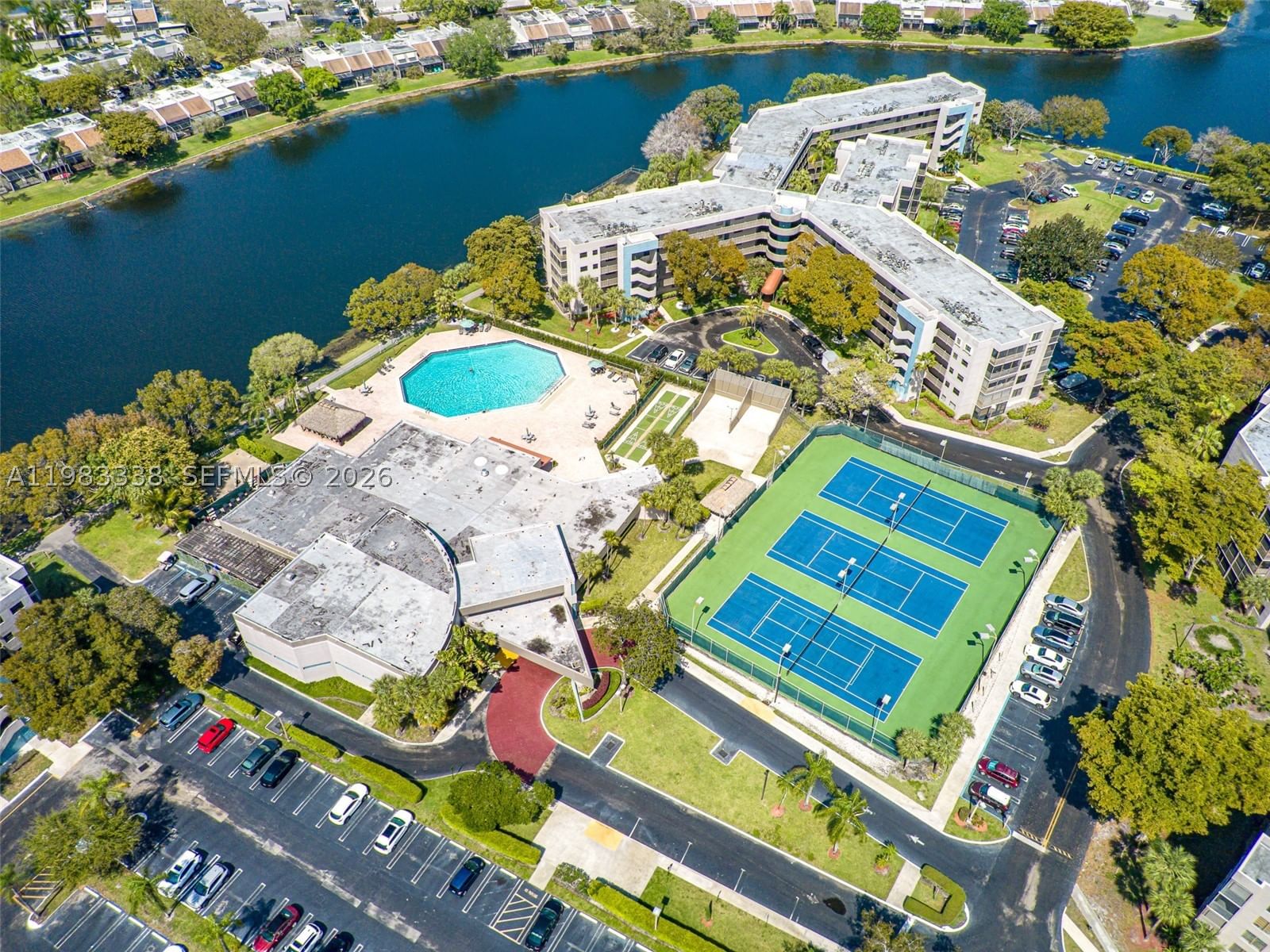 Real estate property located at 1000 Colony Point Cir #203, Broward, Colony Point 2 Condo, Pembroke Pines, FL