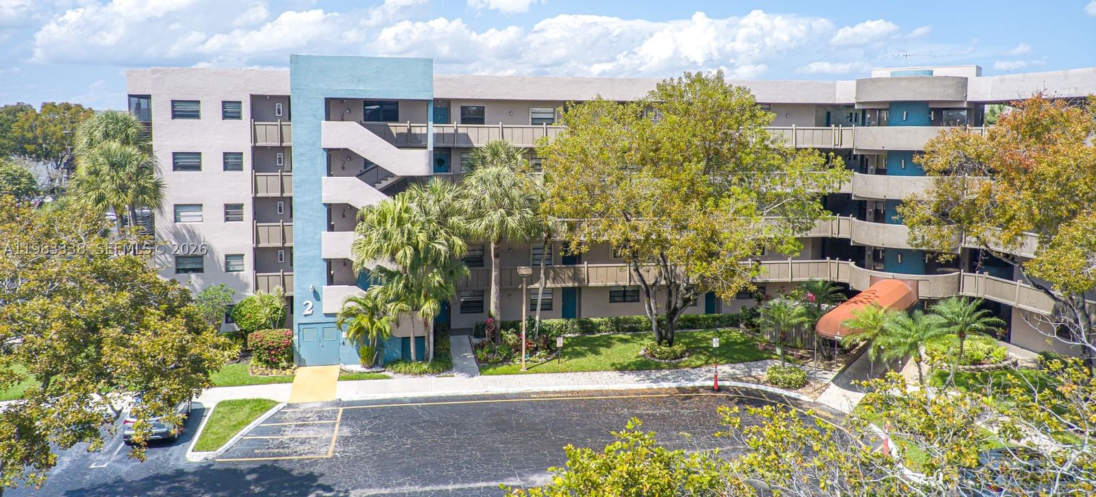 Real estate property located at 1000 Colony Point Cir #203, Broward, Colony Point 2 Condo, Pembroke Pines, FL