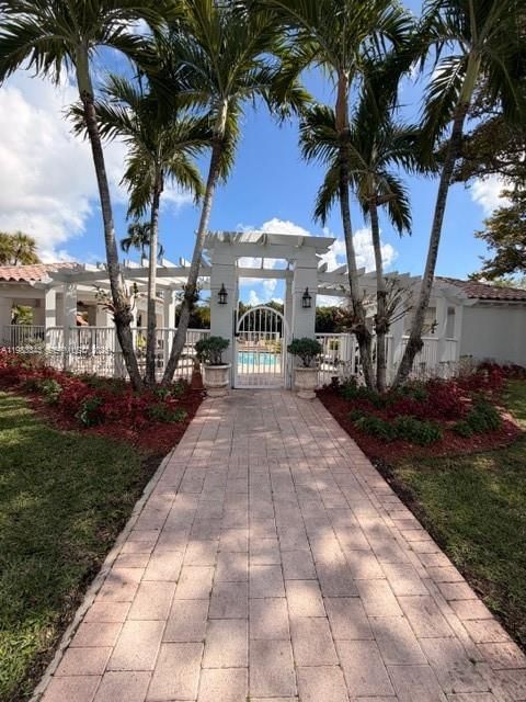 Real estate property located at 4432 93rd Doral Ct, Miami-dade, Doral Estates Villas, Doral, FL