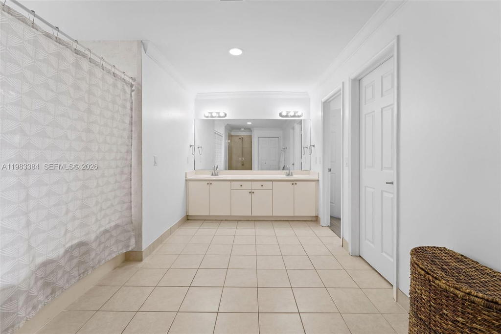 Real estate property located at 7827 166th Ter, Miami-dade, Primavera, Miami Lakes, FL
