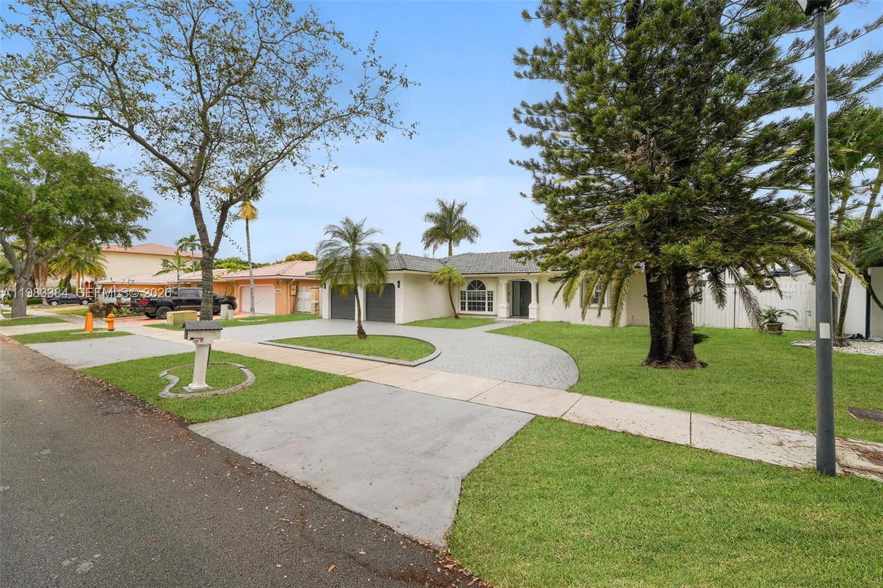 Real estate property located at 7827 166th Ter, Miami-dade, Primavera, Miami Lakes, FL