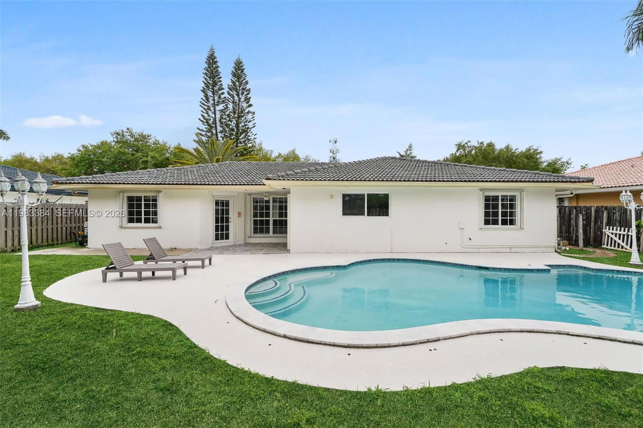 Real estate property located at 7827 166th Ter, Miami-dade, Primavera, Miami Lakes, FL
