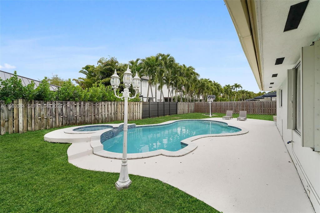 Real estate property located at 7827 166th Ter, Miami-dade, Primavera, Miami Lakes, FL