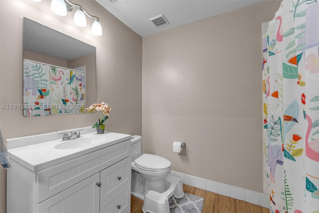 Real estate property located at 5208 103rd Ave, Miami-dade, Doral Greens, Doral, FL