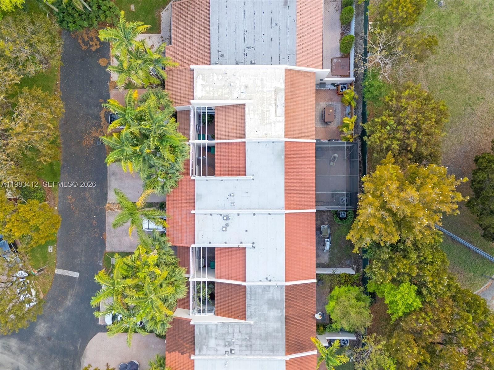 Real estate property located at 5208 103rd Ave, Miami-dade, Doral Greens, Doral, FL