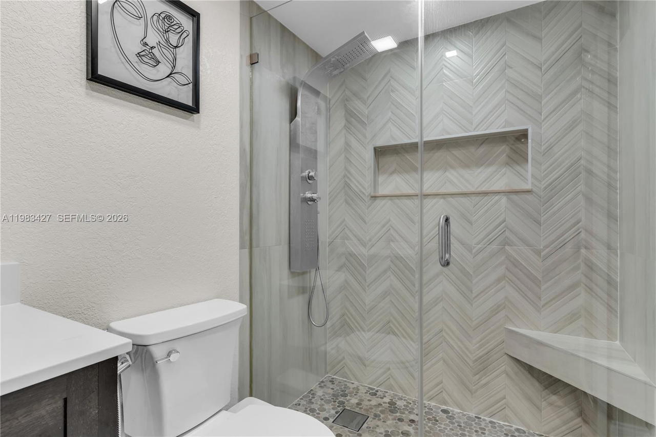 Real estate property located at 6701 169th St B303, Miami-dade, Ludlum Lake Condo Bldg C, Hialeah, FL