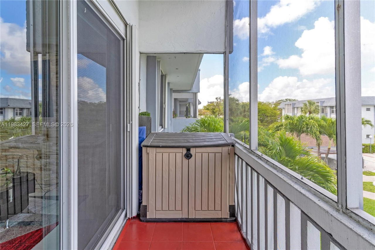 Real estate property located at 6701 169th St B303, Miami-dade, Ludlum Lake Condo Bldg C, Hialeah, FL