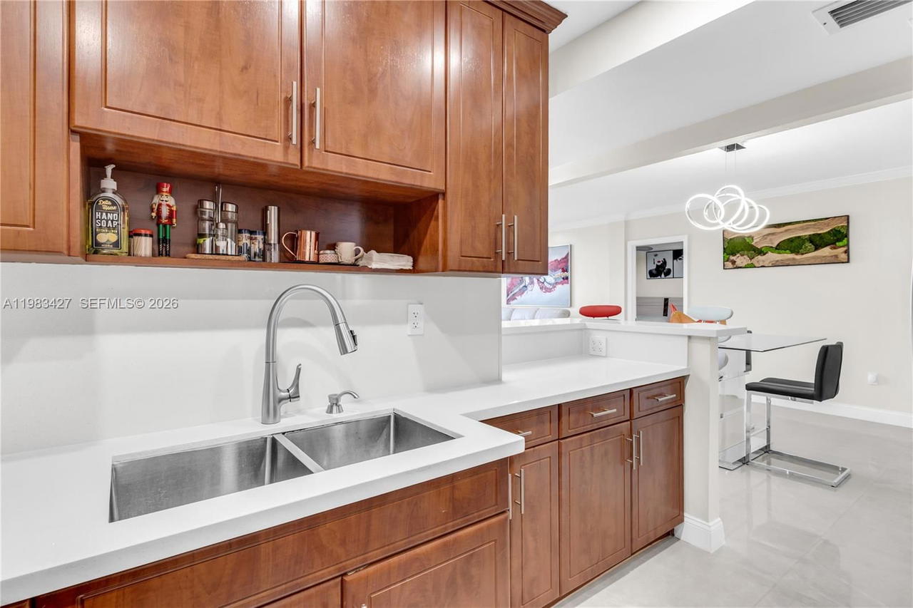 Real estate property located at 6701 169th St B303, Miami-dade, Ludlum Lake Condo Bldg C, Hialeah, FL