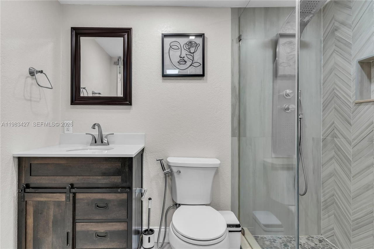 Real estate property located at 6701 169th St B303, Miami-dade, Ludlum Lake Condo Bldg C, Hialeah, FL