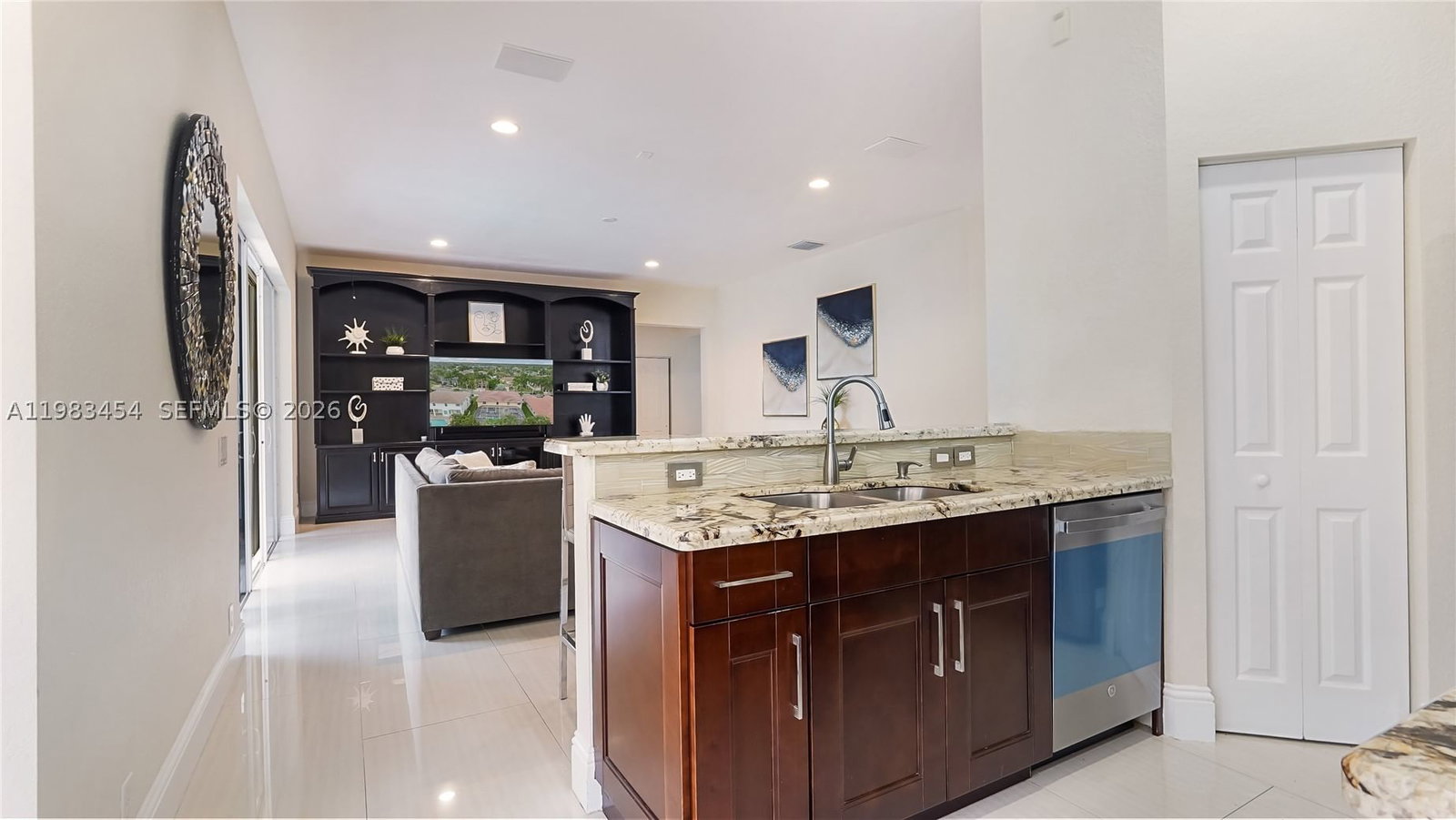 Real estate property located at 1646 Victoria Pointe Ln, Broward, Sector 7-parcel W, Weston, FL