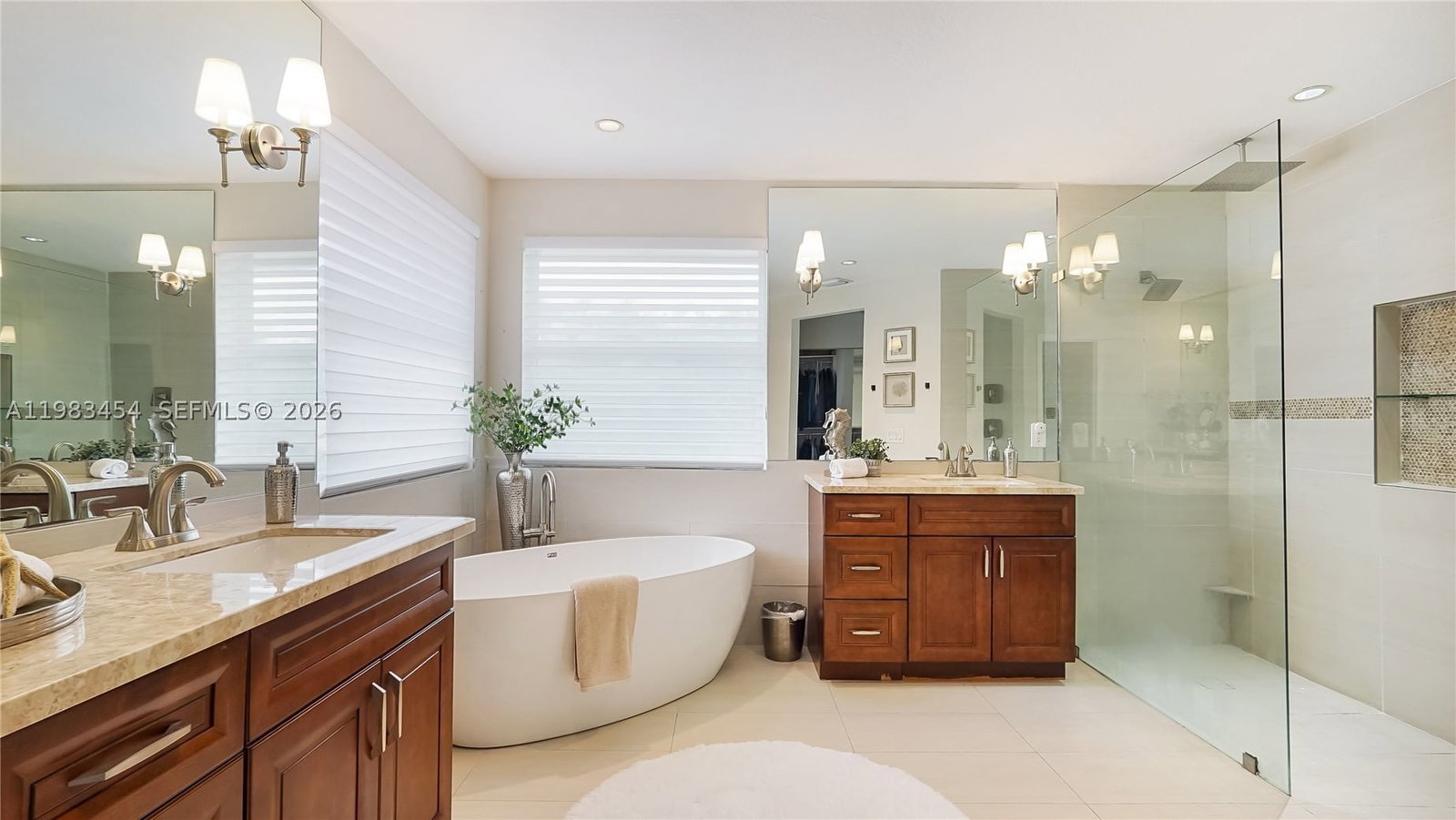 Real estate property located at 1646 Victoria Pointe Ln, Broward, Sector 7-parcel W, Weston, FL