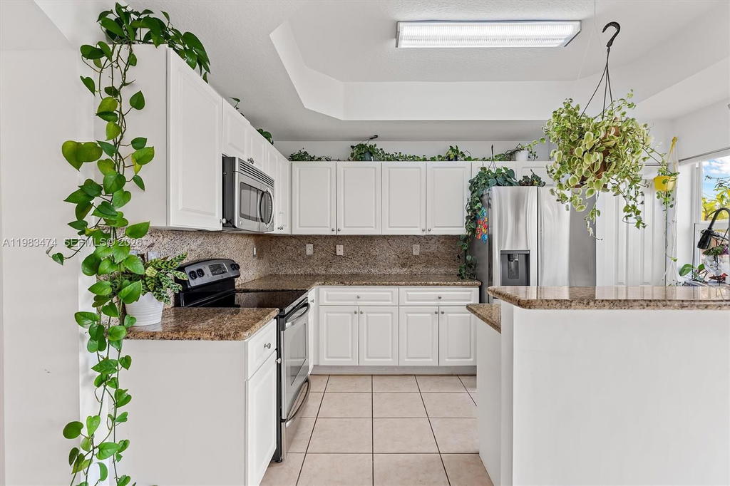 Real estate property located at 1086 144th Ave #802, Broward, Pembroke Cay Condo, Pembroke Pines, FL
