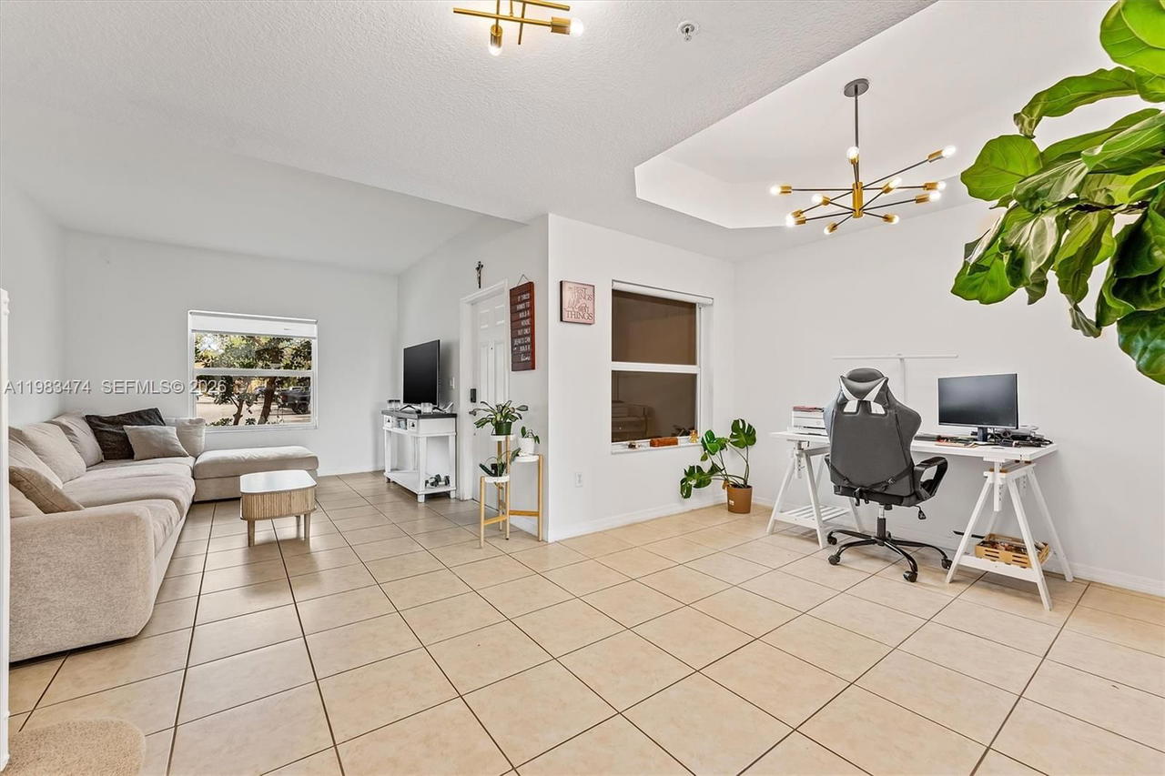 Real estate property located at 1086 144th Ave #802, Broward, Pembroke Cay Condo, Pembroke Pines, FL