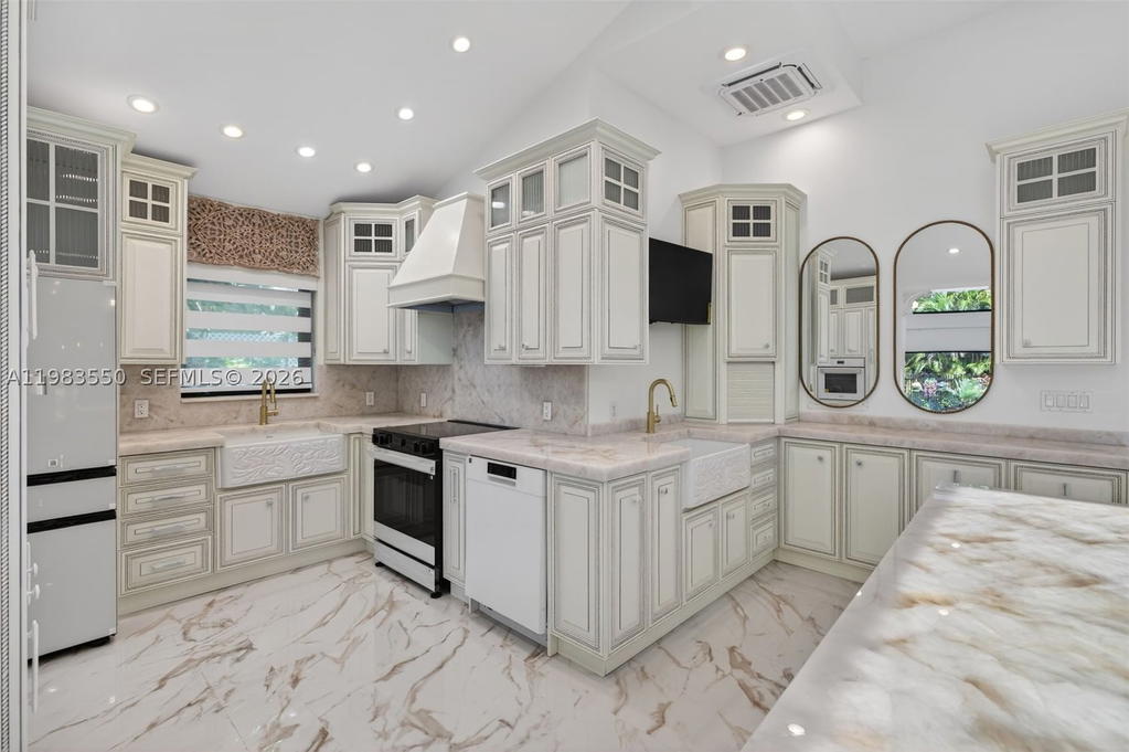 Real estate property located at 941 119th St, Miami-dade, Griffings Biscayne Pk Est, Biscayne Park, FL