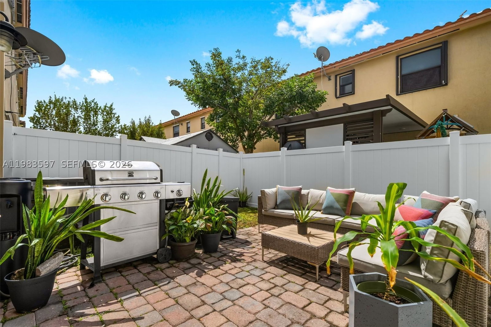 Real estate property located at 9380 33rd Ln, Miami-dade, Bonterra, Hialeah, FL