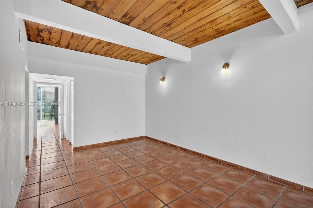 Real estate property located at 10406 76th St, Miami-dade, Sunset Park Lake Villas S, Miami, FL
