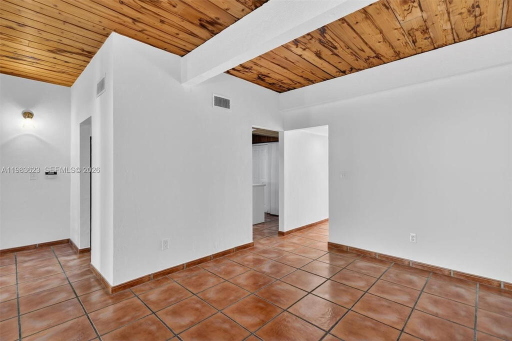 Real estate property located at 10406 76th St, Miami-dade, Sunset Park Lake Villas S, Miami, FL