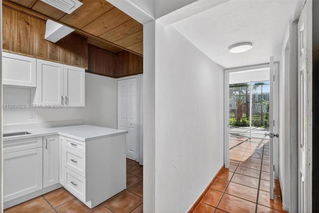 Real estate property located at 10406 76th St, Miami-dade, Sunset Park Lake Villas S, Miami, FL
