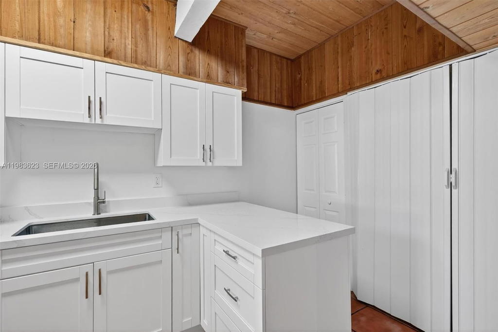 Real estate property located at 10406 76th St, Miami-dade, Sunset Park Lake Villas S, Miami, FL