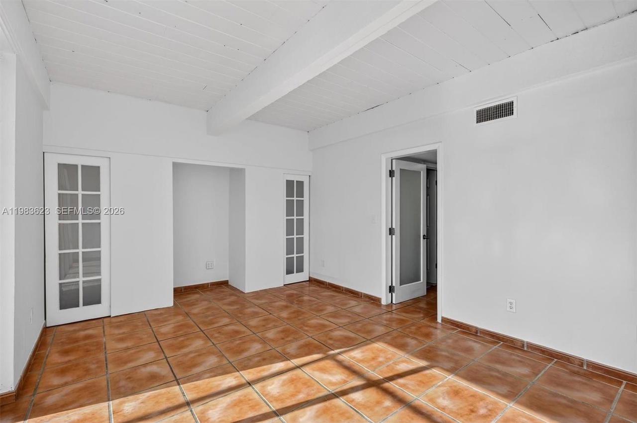 Real estate property located at 10406 76th St, Miami-dade, Sunset Park Lake Villas S, Miami, FL