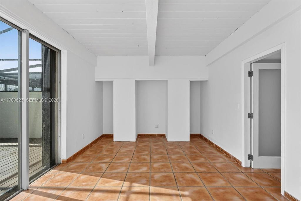 Real estate property located at 10406 76th St, Miami-dade, Sunset Park Lake Villas S, Miami, FL