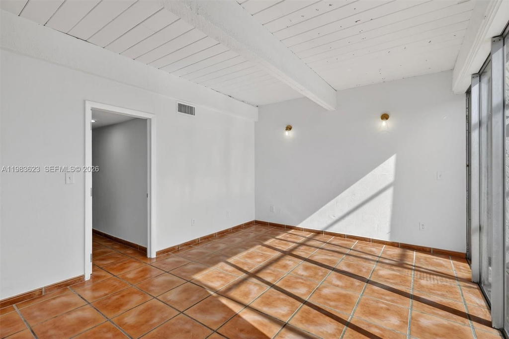 Real estate property located at 10406 76th St, Miami-dade, Sunset Park Lake Villas S, Miami, FL