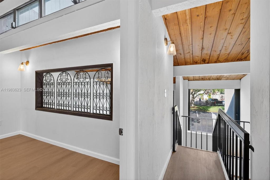 Real estate property located at 10406 76th St, Miami-dade, Sunset Park Lake Villas S, Miami, FL