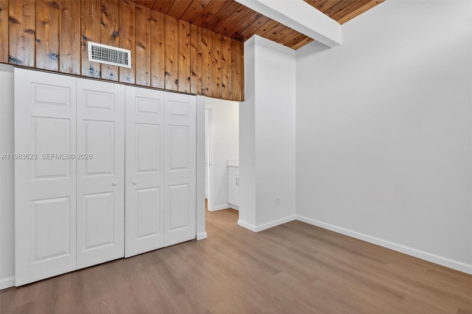 Real estate property located at 10406 76th St, Miami-dade, Sunset Park Lake Villas S, Miami, FL