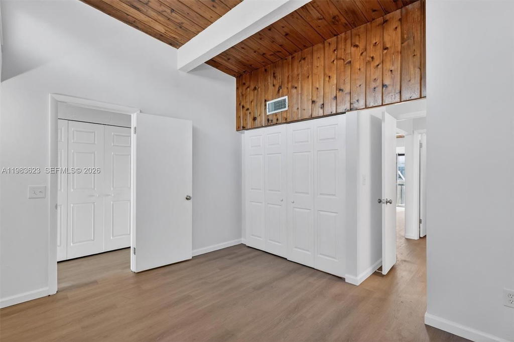 Real estate property located at 10406 76th St, Miami-dade, Sunset Park Lake Villas S, Miami, FL