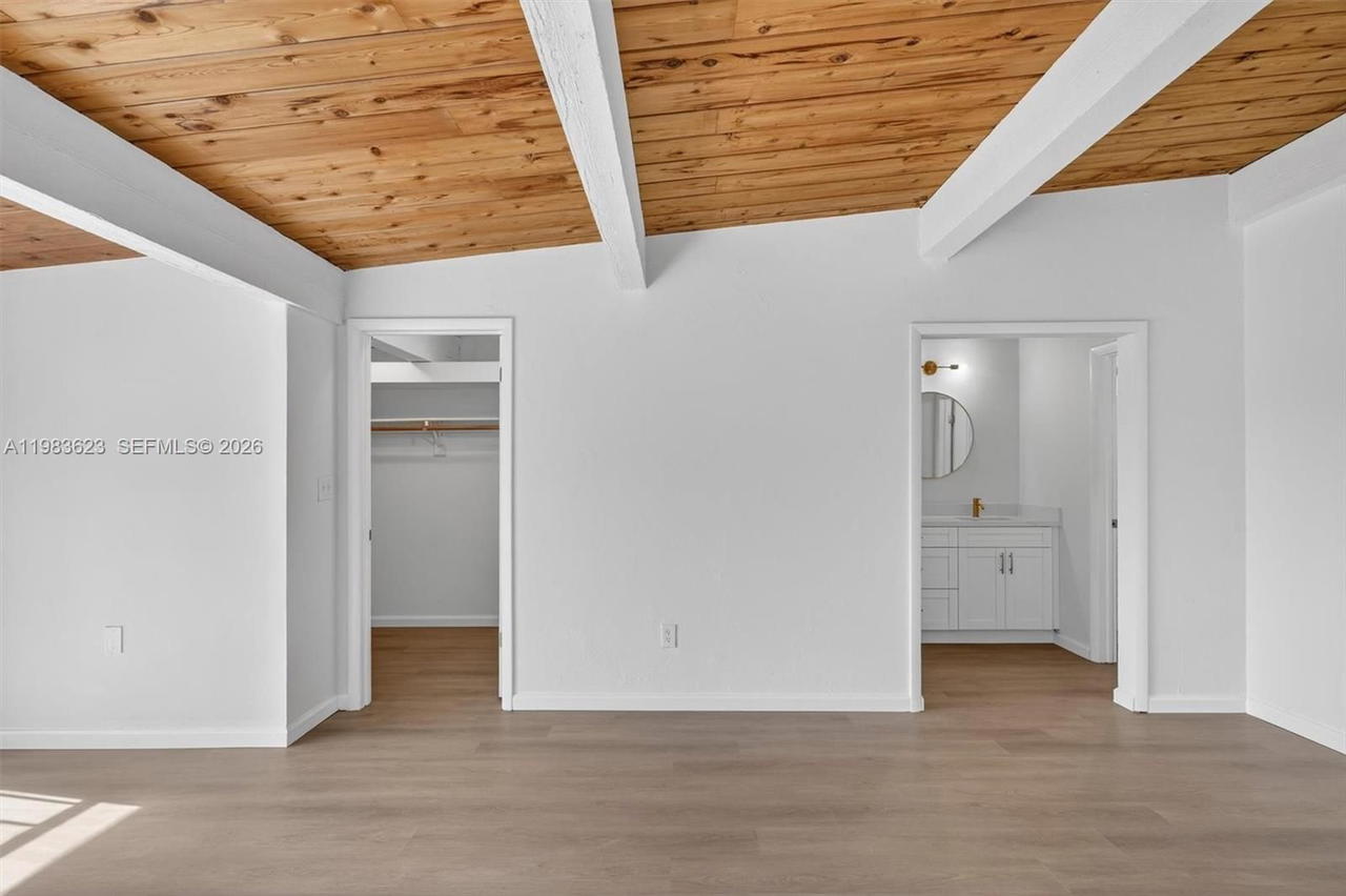 Real estate property located at 10406 76th St, Miami-dade, Sunset Park Lake Villas S, Miami, FL