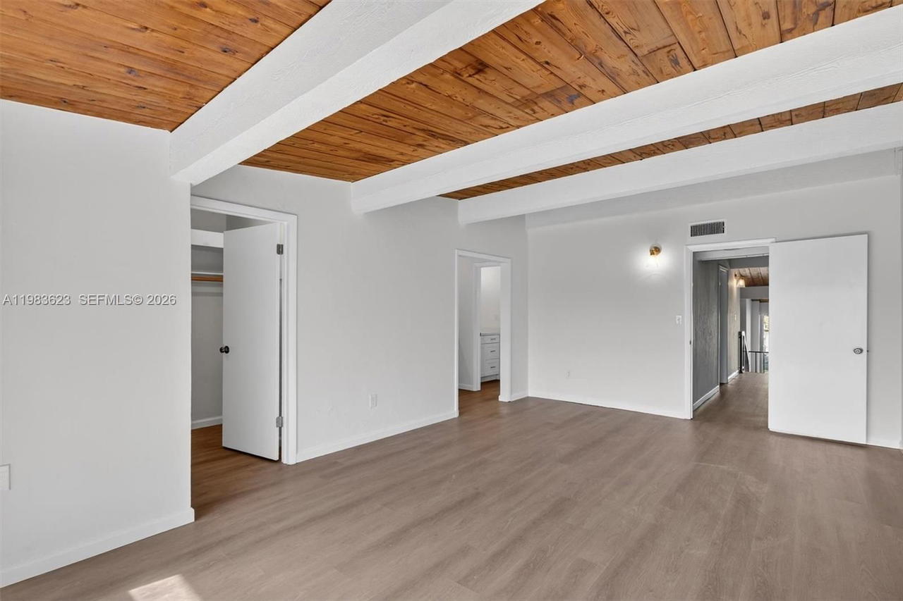 Real estate property located at 10406 76th St, Miami-dade, Sunset Park Lake Villas S, Miami, FL